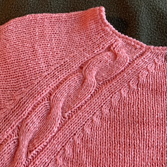 August Silk pink short sleeve sweater with sleeves de slits. Size medium - Picture 8 of 9